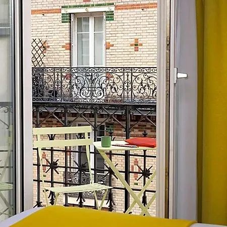 De La Paix 3*