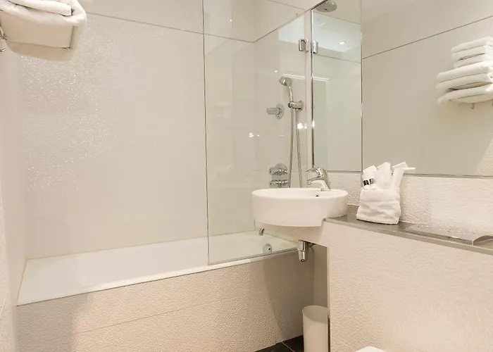 De La Paix Hotel 3*