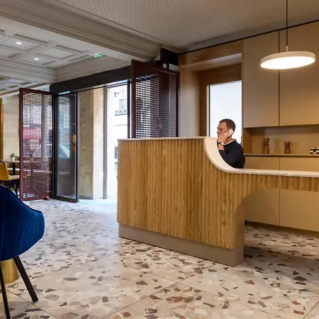 Otel De La Paix 3*